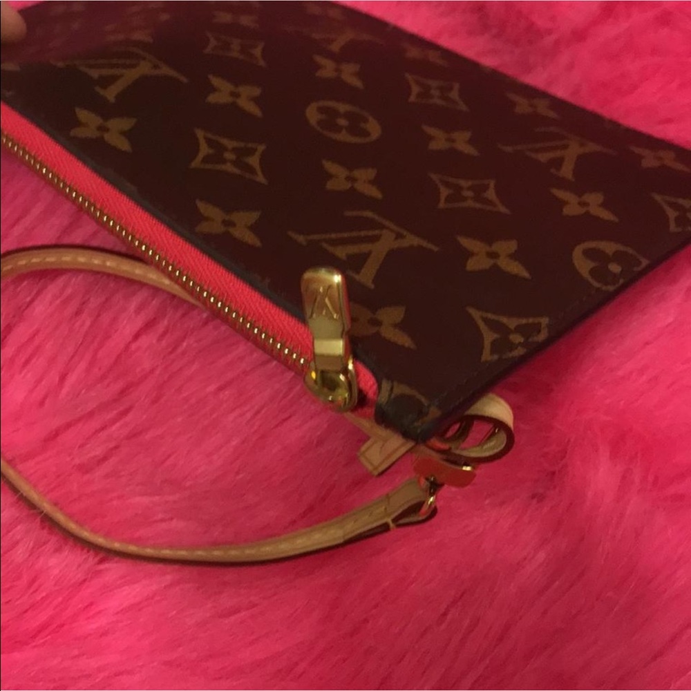 Louis Vuitton Pivoine Pochette Clutch Wristlet - Picture 5 of 8